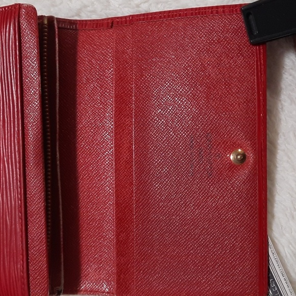 Louie Vuitton French Wallet - Picture 6 of 16